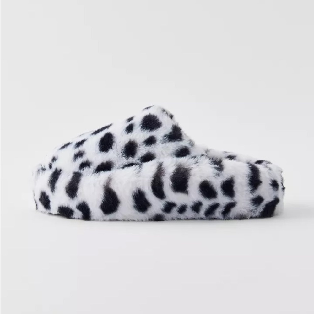 URBAN OUTFITTERS + D'Amelio Footwear Socozee Slipper